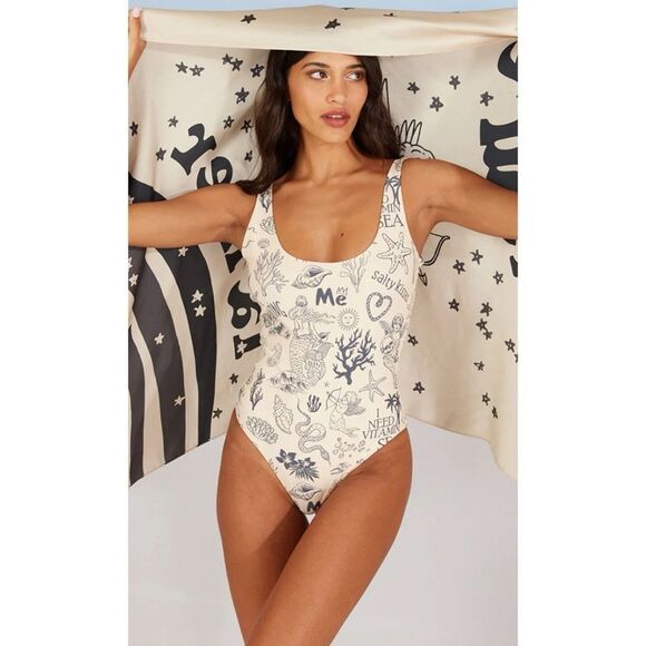 Me 369 Ellie Mermaid Printed Swimsuit Size M / Excellent - Picture 1 of 5